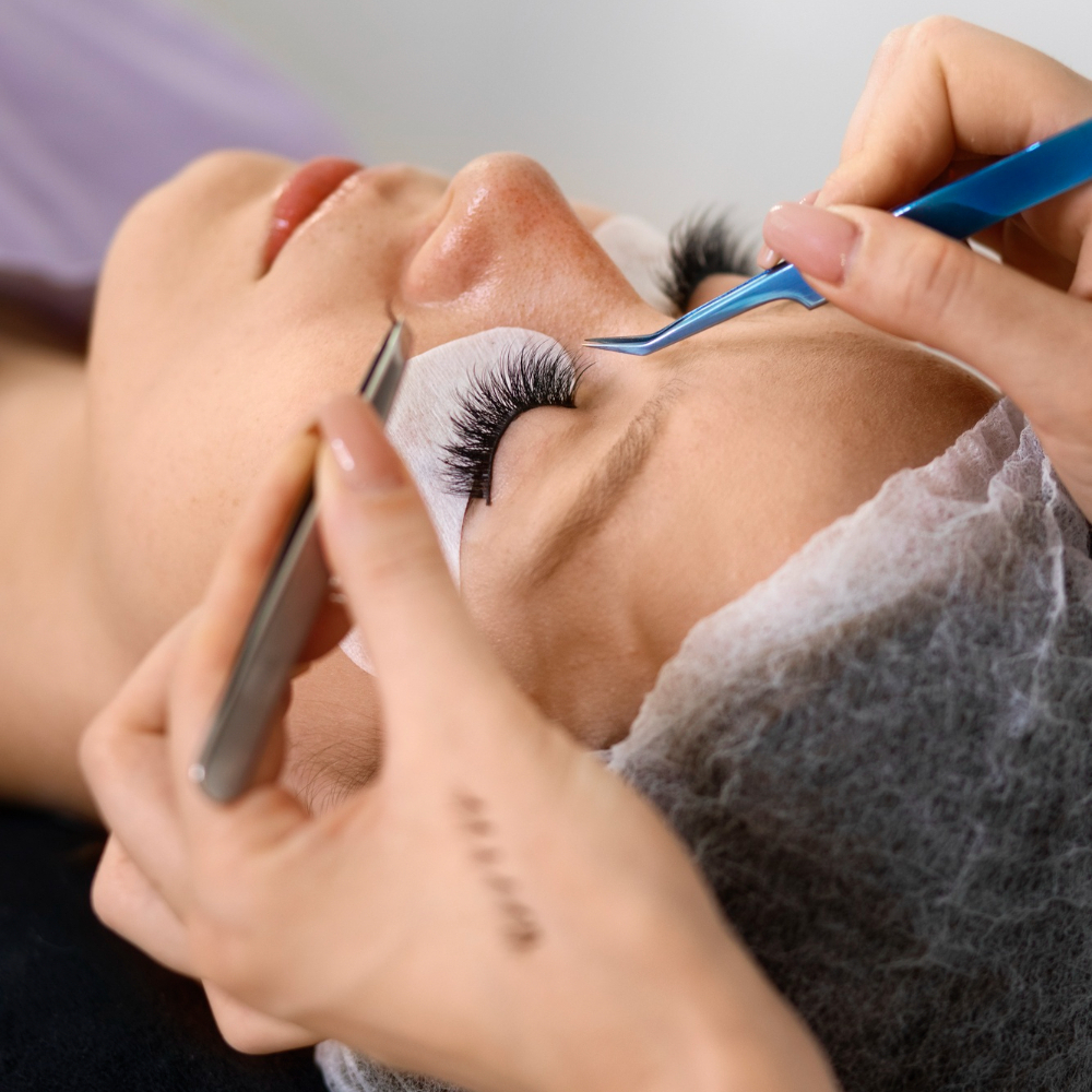 How Long Do Eyelash Extensions Last? Retention & Aftercare